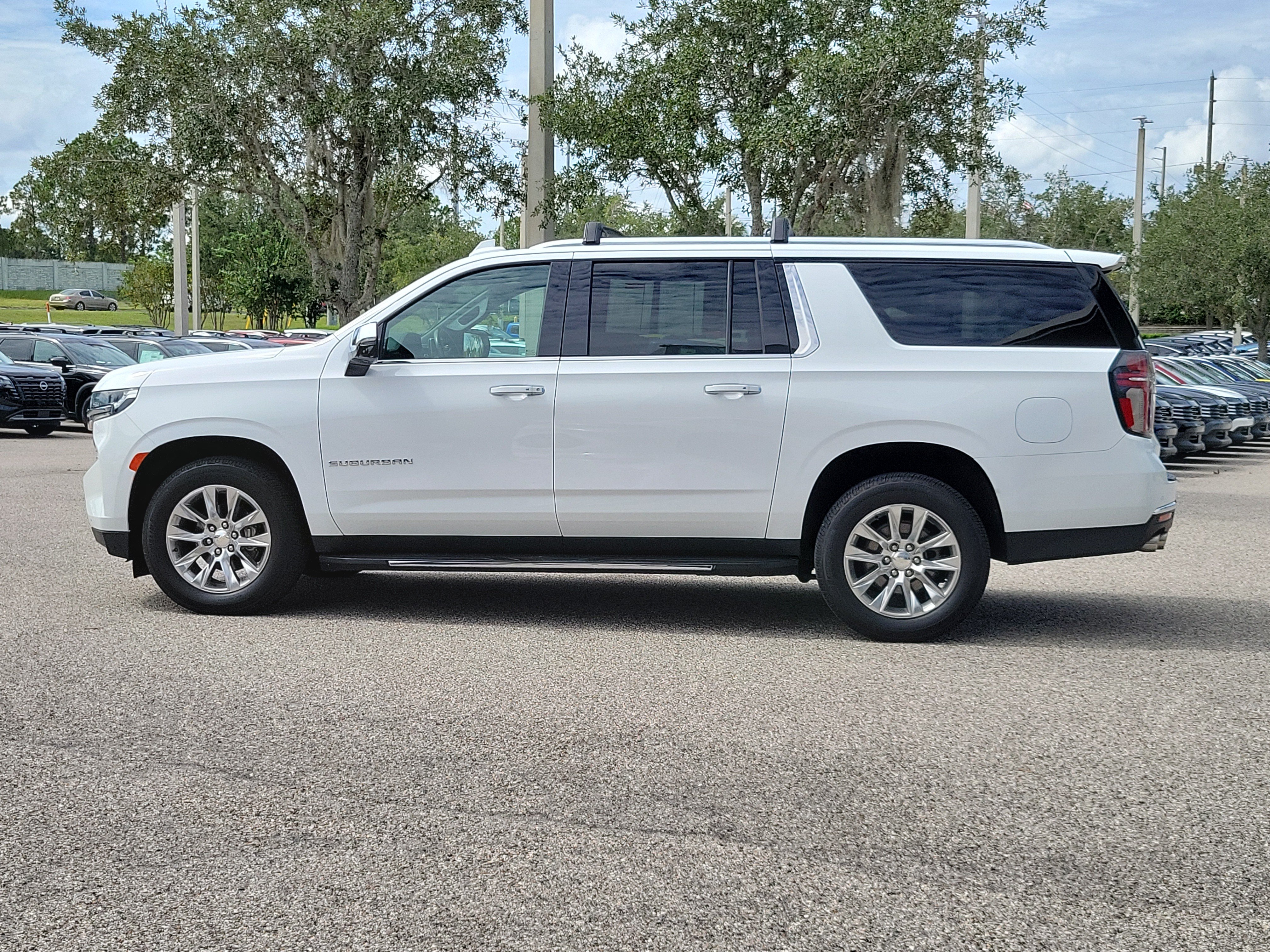 Used 2021 Chevrolet Suburban Premier w/ Premium Package AWD/4WD image 9