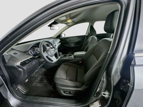 Used 2025 Nissan Altima 2.5 SV FWD image 13