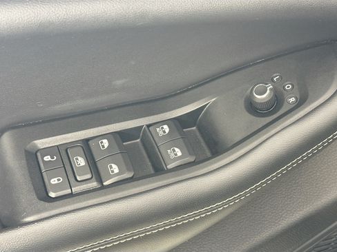 Used 2023 Jeep Grand Cherokee Altitude AWD/4WD image 17