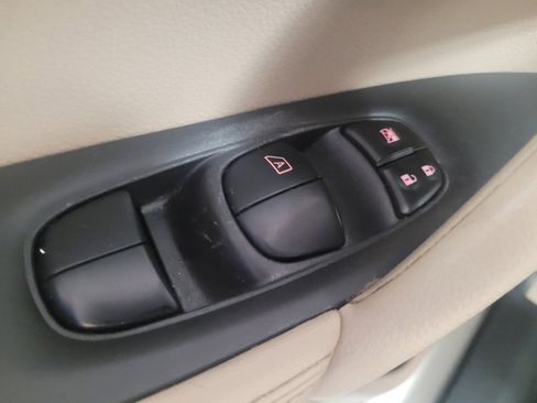 Used 2020 Nissan Rogue SV FWD image 27