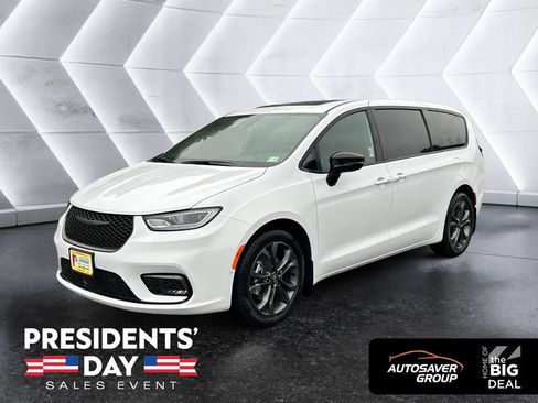 New 2026 Chrysler Pacifica Select image 1