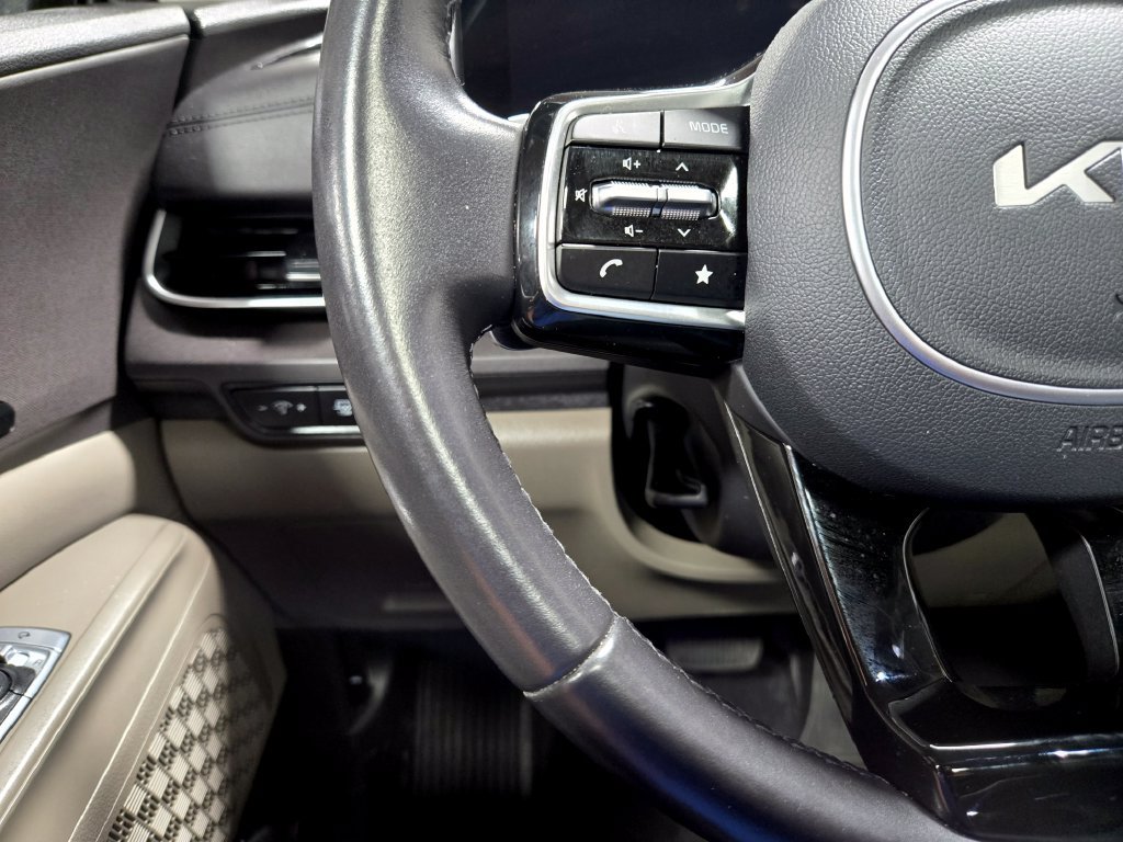 Used 2025 Kia Carnival SX FWD image 15