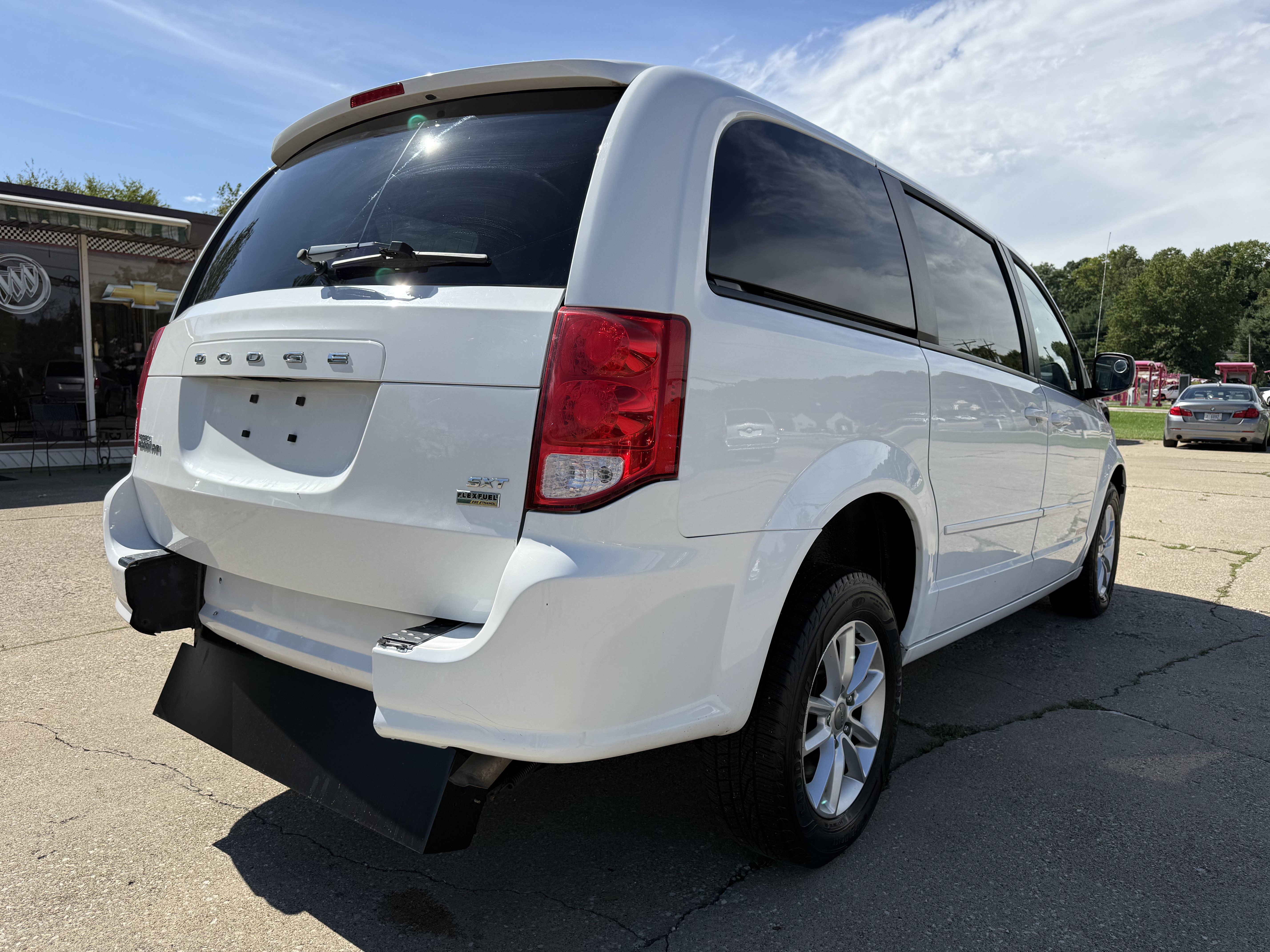 Used 2014 Dodge Grand Caravan SXT FWD image 5