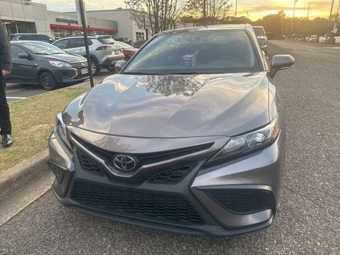 Used 2024 Toyota Camry SE w/ Convenience Package image 25