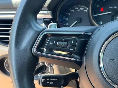 Used 2022 Porsche Macan AWD/4WD image 36