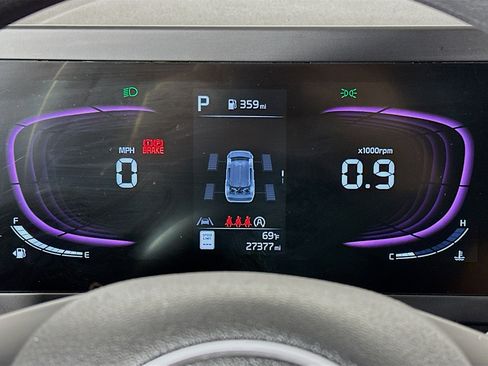 Used 2025 Kia Sportage LX image 18