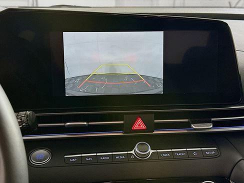 Used 2025 Hyundai Elantra SEL image 23