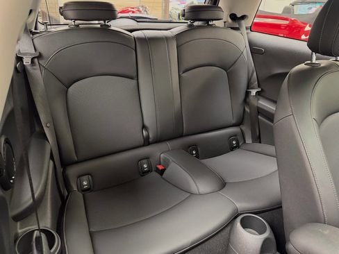 Used 2022 MINI Cooper 2-Door Hardtop w/ Premium Package image 57