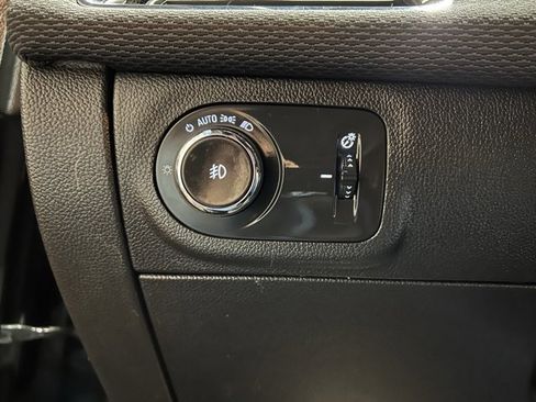 Used 2019 Chevrolet Cruze LT image 35