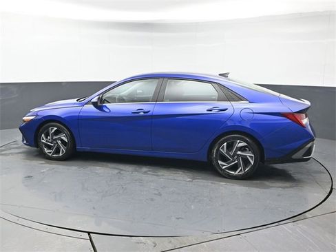 Used 2024 Hyundai Elantra SEL w/ Convenience Package image 3
