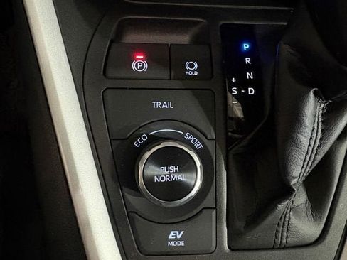 Used 2023 Toyota RAV4 AWD Hybrid image 13