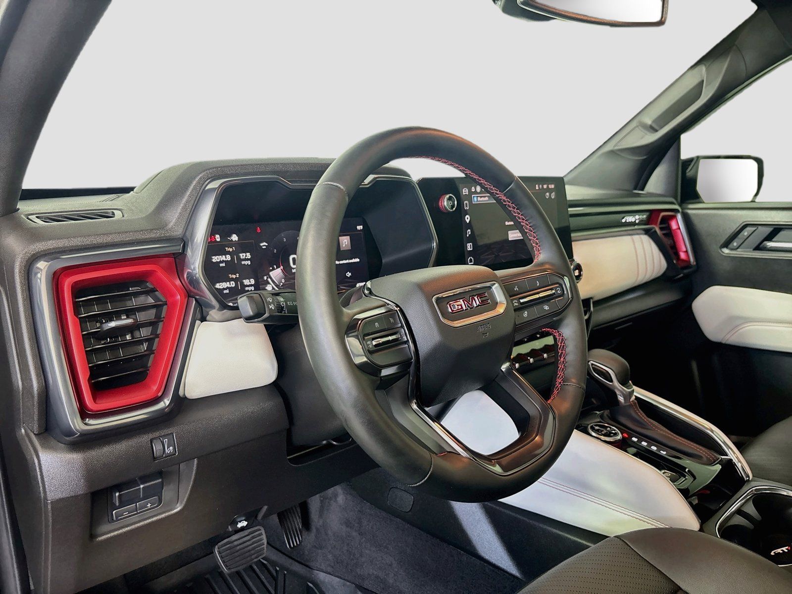 Used 2025 GMC Canyon AT4 w/ AT4X Package AWD/4WD image 9
