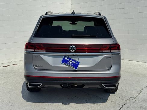 Used 2025 Volkswagen Atlas SE AWD/4WD image 12