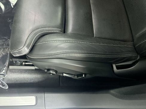 Used 2023 Volvo XC60 B5 Ultimate w/ Protection Package Premier FWD image 13