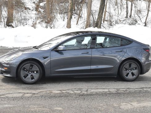 Used 2023 Tesla Model 3 Standard Range image 3