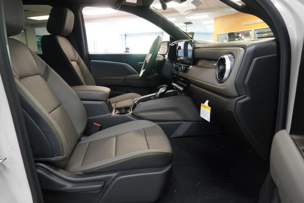 New 2026 Chevrolet Colorado ZR2 w/ Technology Package AWD/4WD image 35