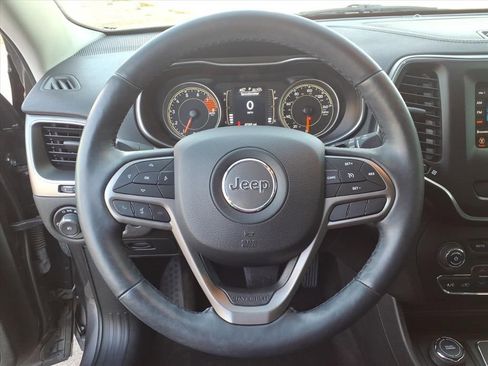 Used 2019 Jeep Cherokee Latitude Plus w/ Comfort/Convenience Group image 17