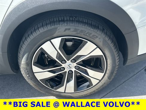 Used 2025 Volvo V60 B5 Cross Country Plus image 12