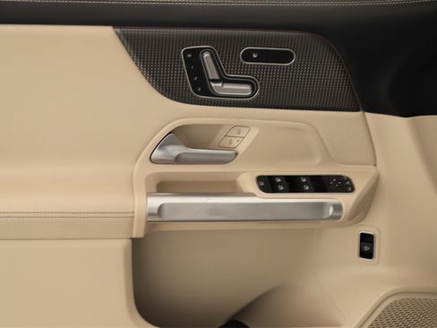 Used 2021 Mercedes-Benz GLB 250 image 22