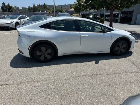 Used 2024 Toyota Prius Prime FWD image 5
