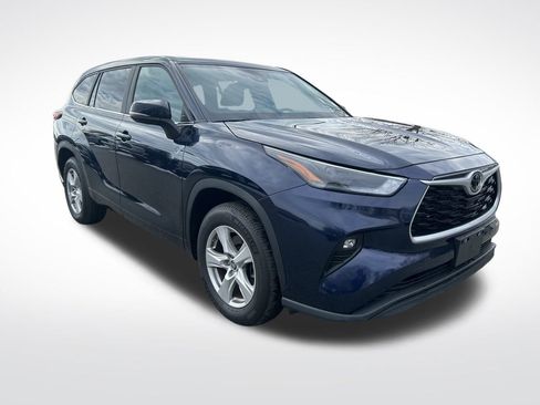 Used 2023 Toyota Highlander LE image 7