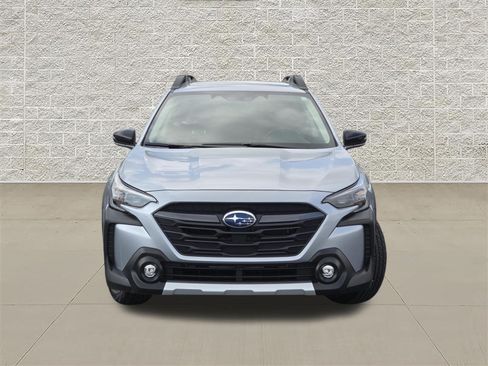 Certified 2025 Subaru Outback Limited AWD/4WD image 2