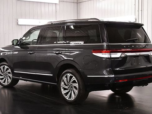 Used 2024 Lincoln Navigator Reserve AWD/4WD image 5