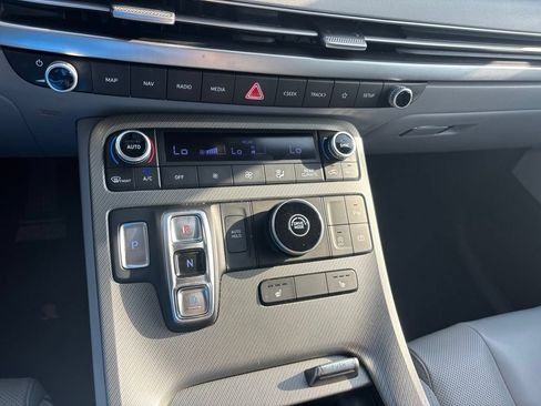 Used 2024 Hyundai Palisade SEL FWD image 12