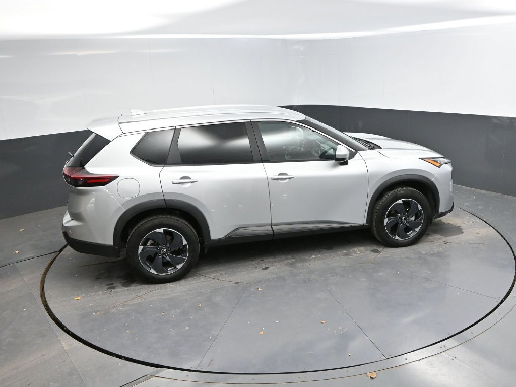 Used 2025 Nissan Rogue SV AWD/4WD image 28