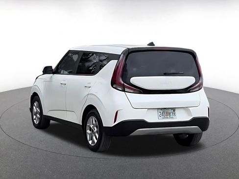 Used 2025 Kia Soul LX w/ LX Technology Package FWD image 10