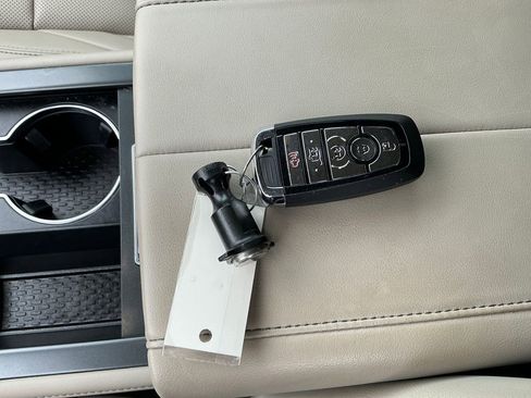 Certified 2025 Lincoln Nautilus Premier image 34