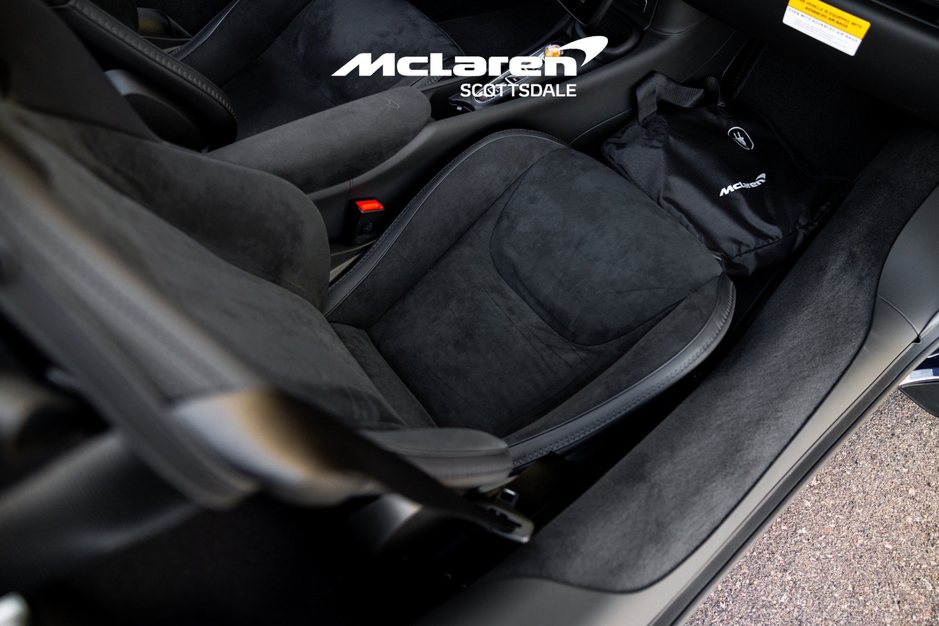Used 2025 McLaren Artura Spider RWD image 31