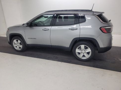 Used 2022 Jeep Compass Latitude FWD image 3