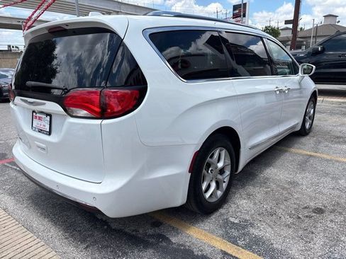 Used 2019 Chrysler Pacifica Touring-L Plus w/ Tire & Wheel Group FWD image 6