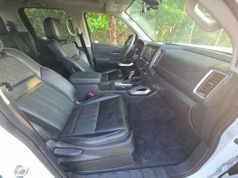 Used 2024 Nissan Frontier SL w/ Technology Package RWD image 7