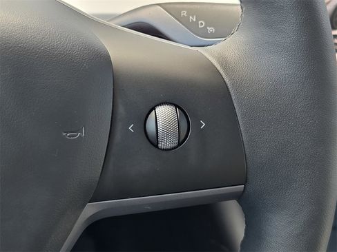 Used 2021 Tesla Model Y Long Range image 25