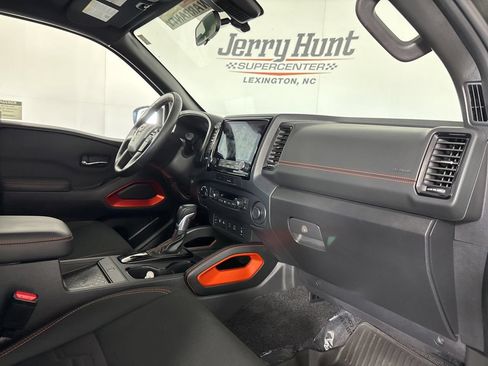 Used 2022 Nissan Frontier PRO-4X AWD/4WD image 30