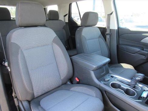 Used 2021 Chevrolet Traverse LT w/ LPO, Blackout Package image 10