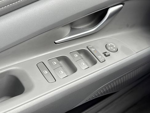 Certified 2025 Hyundai Elantra Sport image 16