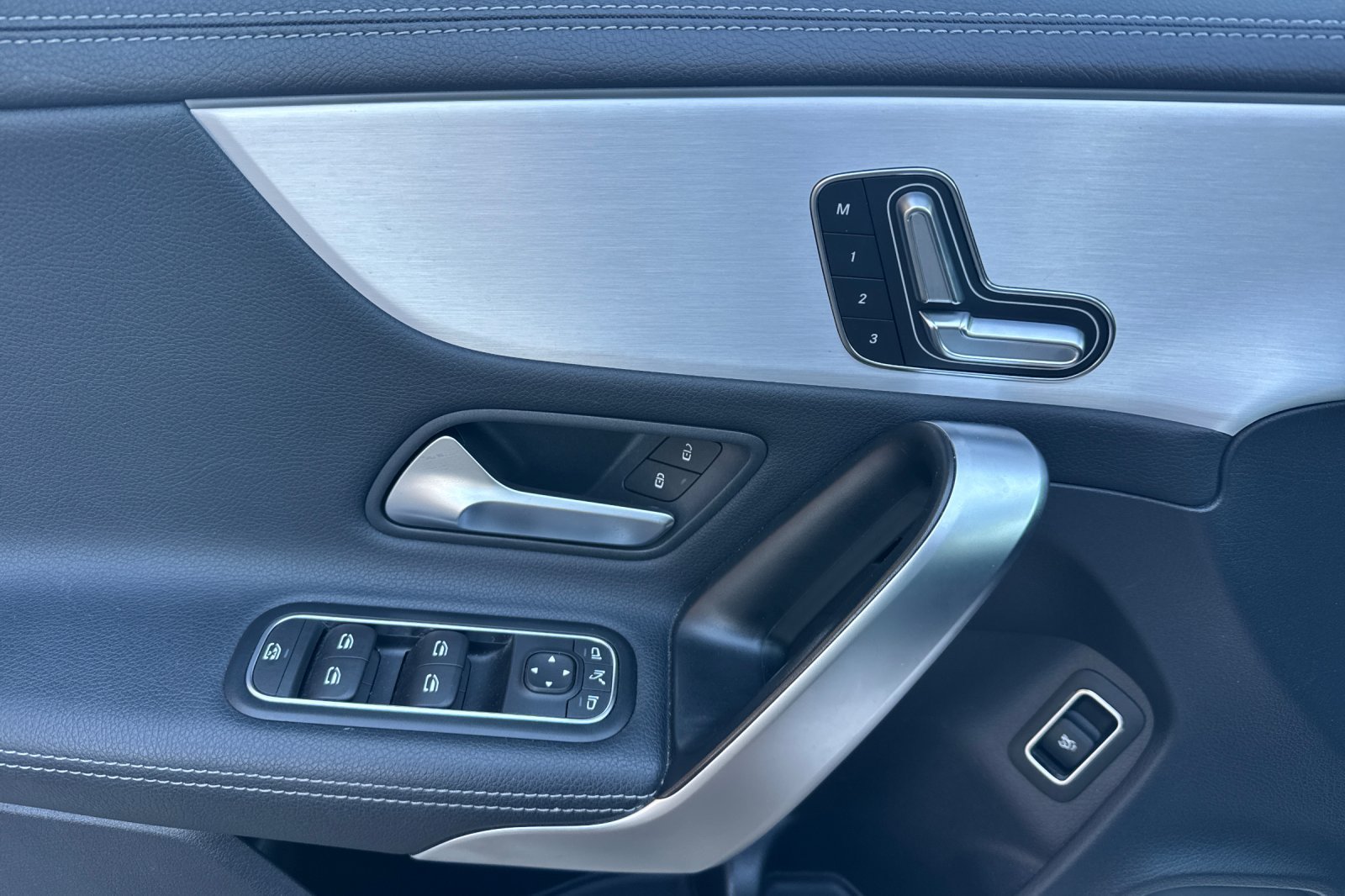 Used 2025 Mercedes-Benz CLA 250 image 11