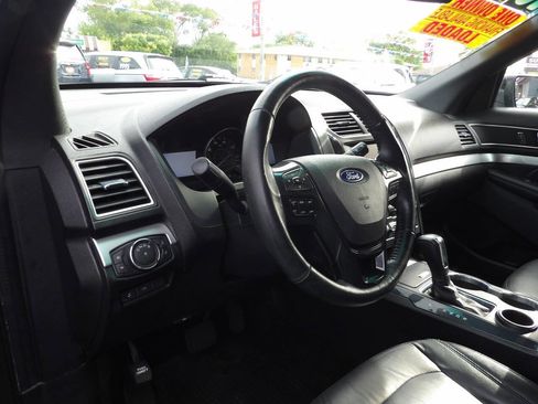 Used 2016 Ford Explorer XLT w/ Equipment Group 202A FWD image 6