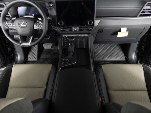 Used 2025 Lexus GX 550 image 42