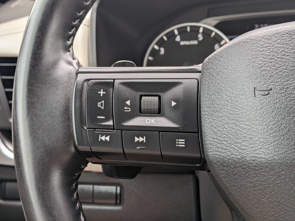 Used 2025 Nissan Rogue SV AWD/4WD image 34