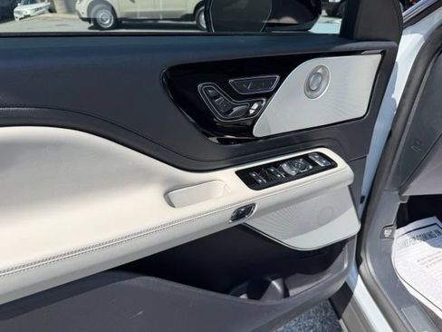 Used 2025 Lincoln Aviator Reserve w/ Equipment Group 201A AWD/4WD image 15