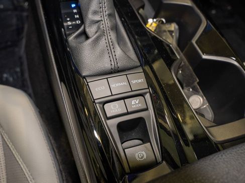 Used 2025 Toyota Camry XLE image 16