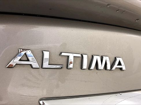 Used 2015 Nissan Altima 2.5 SV w/ Convenience Package FWD image 9