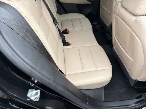 Used 2024 Cadillac XT4 Luxury w/ Cold Weather Package FWD image 15
