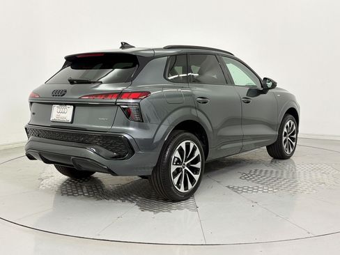 New 2026 Audi Q3 quattro 2.0T w/ Driver Assistance Package AWD/4WD image 9