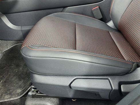 New 2025 Nissan Kicks SR image 12