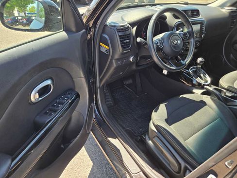 Used 2016 Kia Soul + w/ Audio Package FWD image 18